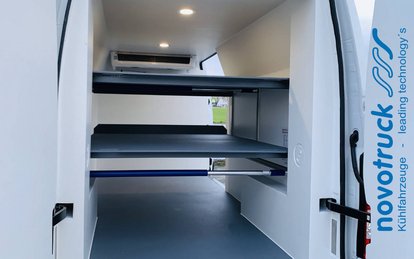  novotruck Kühlfahrzeuge - leading technology's. Kühltransporter mit Regalböden, höhenverstellbar mit Klemmstange und Airlineschienen 