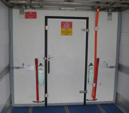 novotruck multitemperaturfahrzeug  mit Trennwand quer und Tür 