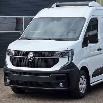novotruck Renault Master mit im Dach integrierter Kälteanlage