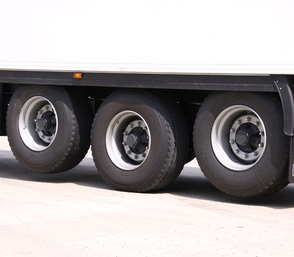 novotruck trailer mit zwei Liftachsen