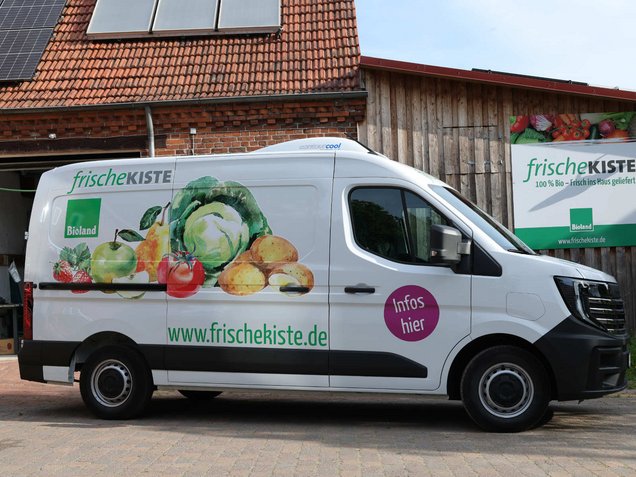 novotruck Nissan Interstar-e electric refrigerated vehicle with contourcool roof-mounted refrigeration system