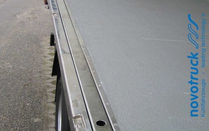 Kühltransporter Kühlfahrzeug Kühlaufbau von novotruck mit Entwässerung Seitenöffnung