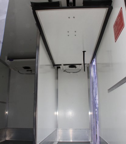 novotruck multitemperaturfahrzeug mit fixer Längstrennung Sprinter