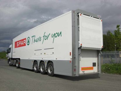 Doppeldeck-Kühlauflieger mit Ladebordwand