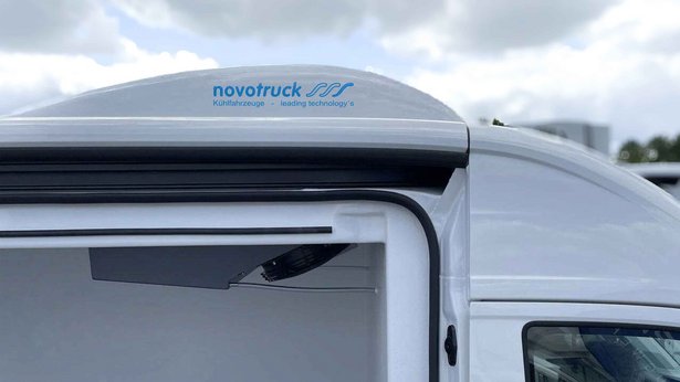 novotruck contourcool Dacheinbau aussen von der Seitentür 