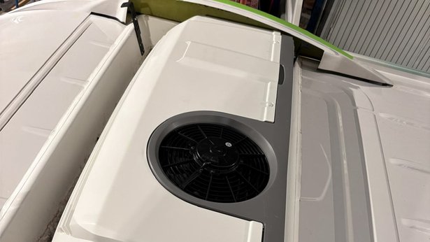 novotruck contourcool Dacheinbau offen