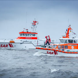 seenotretter auch an weihnachten von novotruck unterstützt 